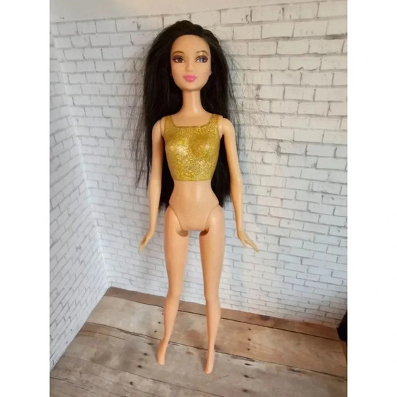 2006 Mattel Barbie Fashion Fever Lea Doll Gold Glitter Top Side Glance - Picture 3 of 5
